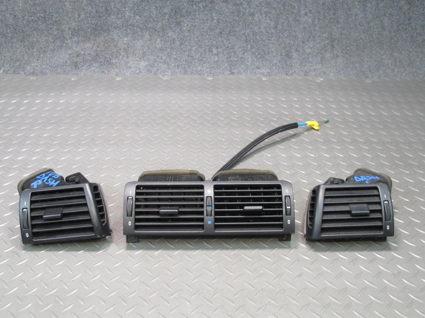 01-06 BMW E46 330ci Set of 3 Dash Front Left Center Right Air Vent Grille OEM