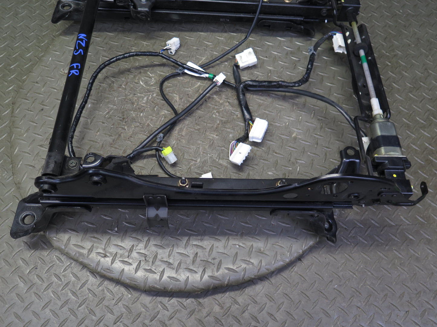 04-05 Nissan 350Z Z33 Convert Front Right Seat Lower Frame Track Rail Motor OEM