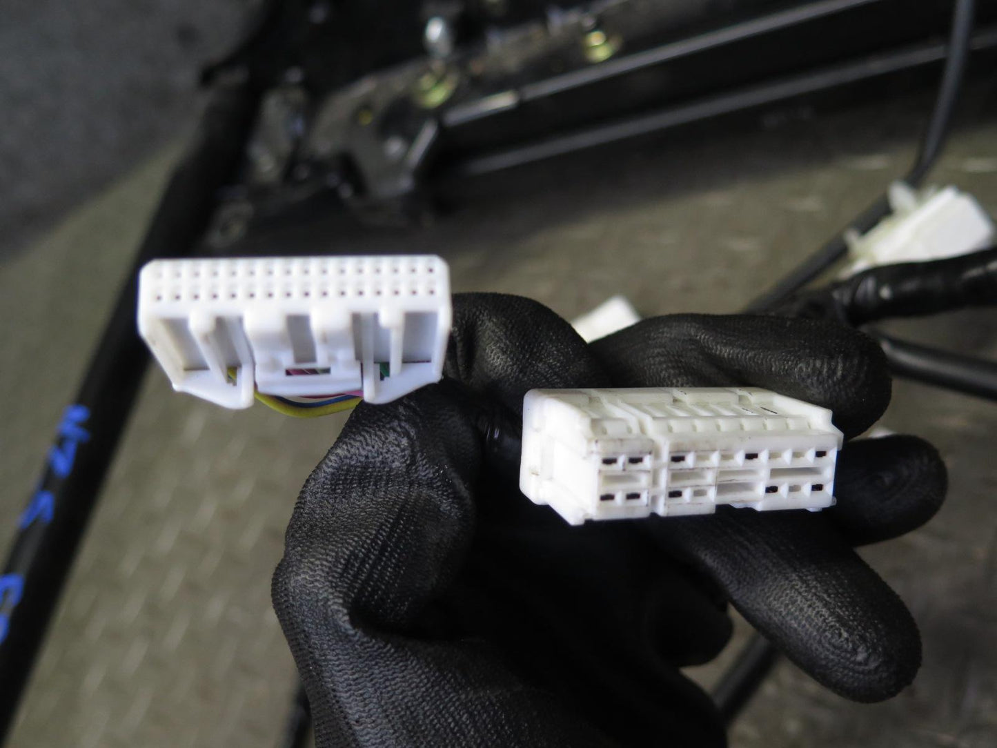 04-05 Nissan 350Z Z33 Convert Front Right Seat Lower Frame Track Rail Motor OEM