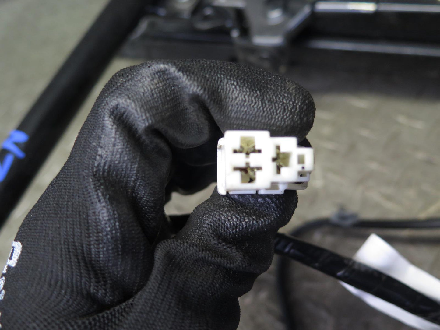 04-05 Nissan 350Z Z33 Convert Front Right Seat Lower Frame Track Rail Motor OEM