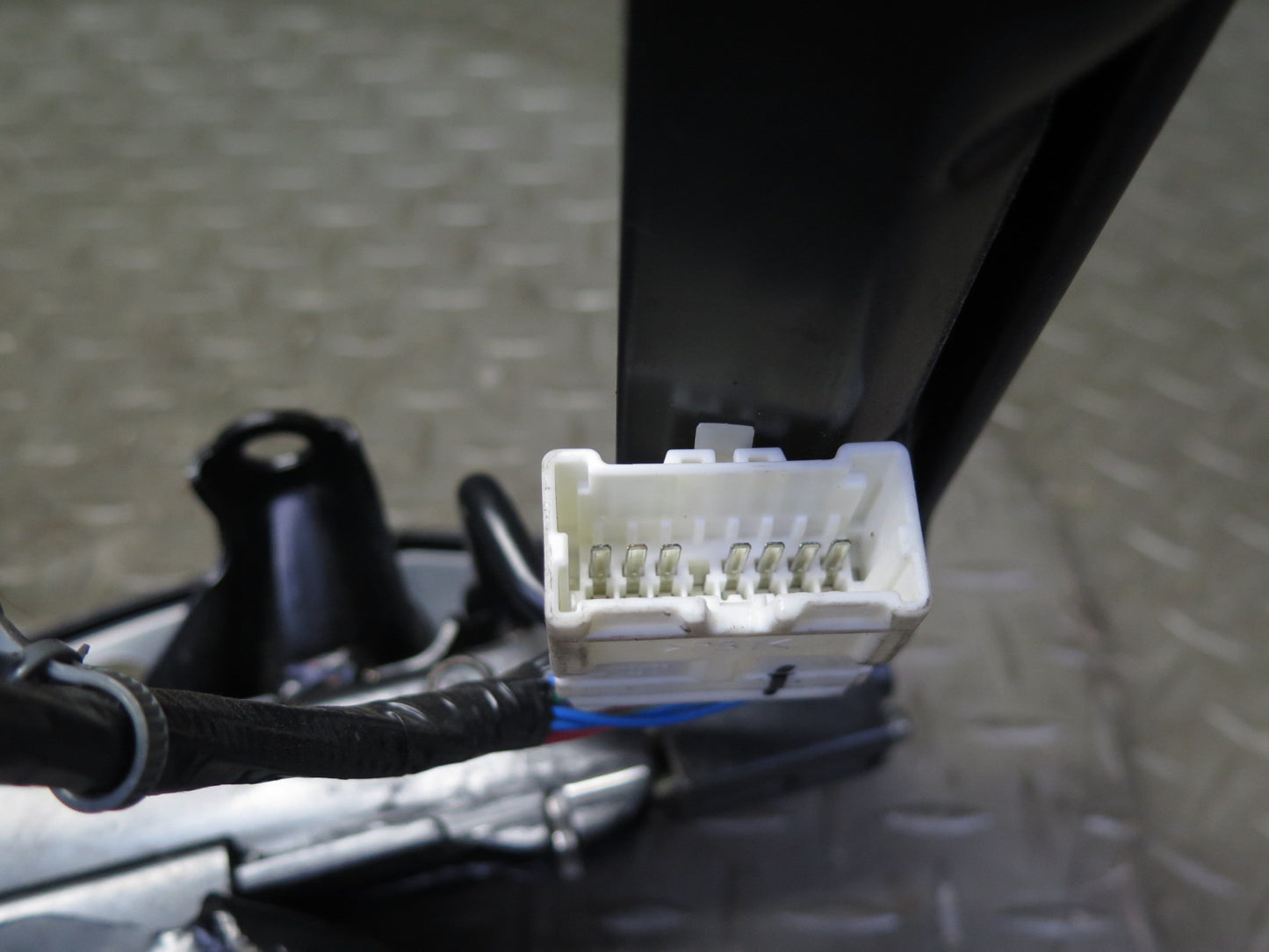 04-05 Nissan 350Z Z33 Convert Front Right Seat Lower Frame Track Rail Motor OEM