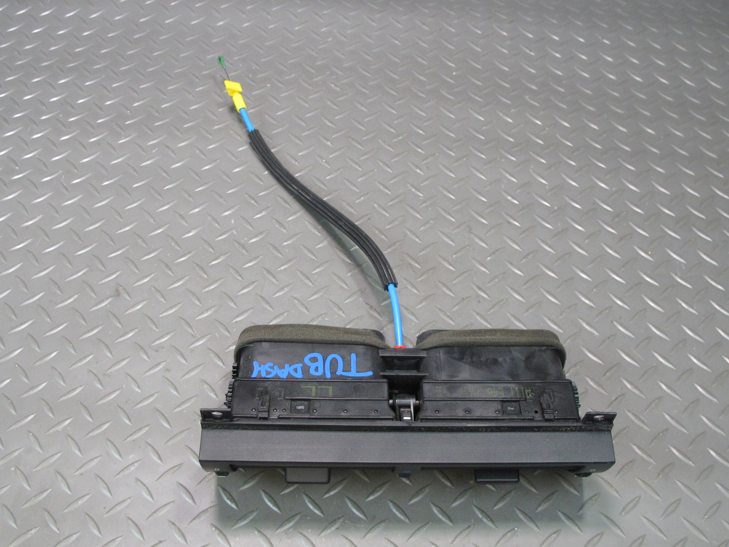 01-06 BMW E46 330ci Set of 3 Dash Front Left Center Right Air Vent Grille OEM