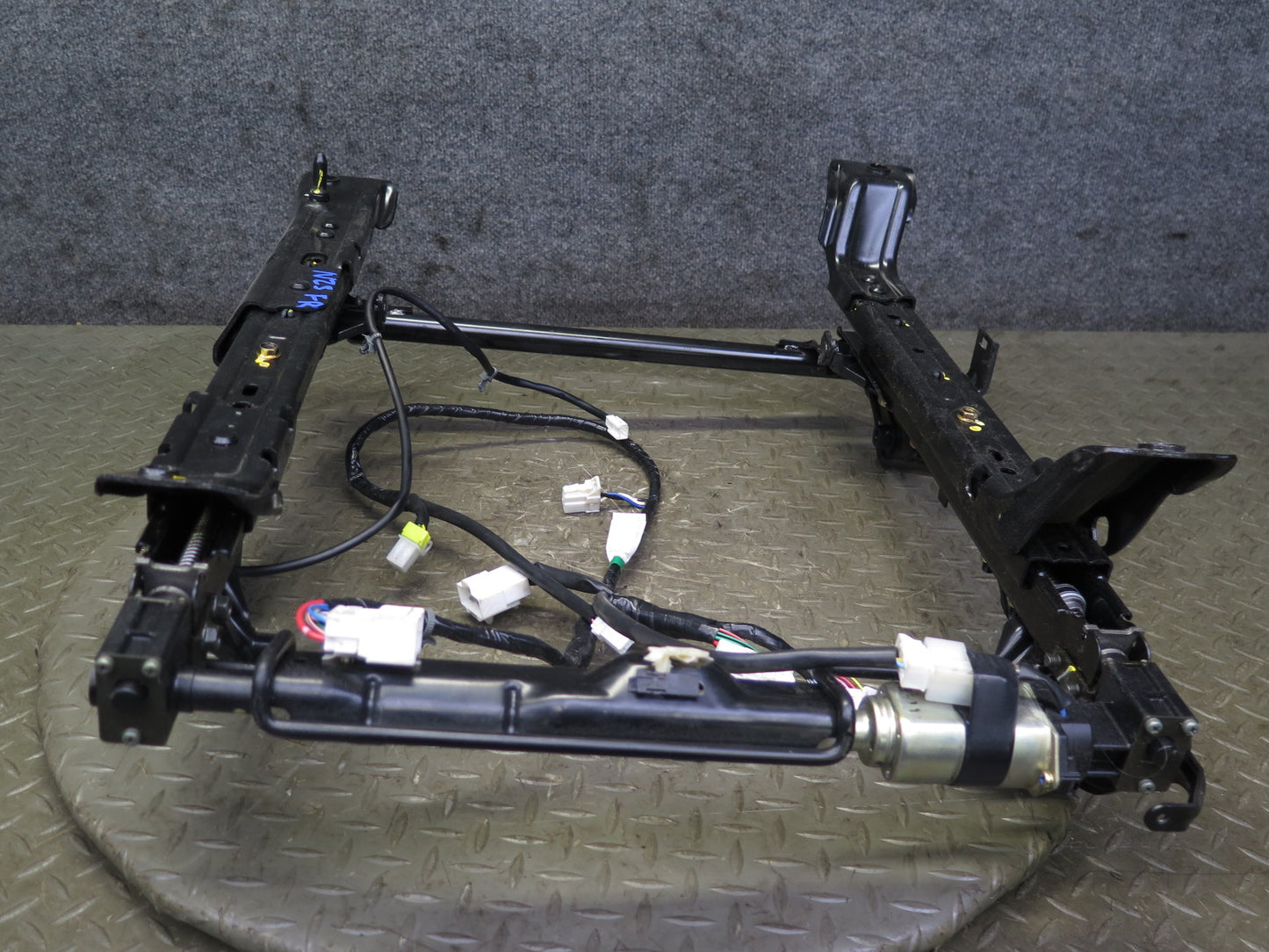 04-05 Nissan 350Z Z33 Convert Front Right Seat Lower Frame Track Rail Motor OEM