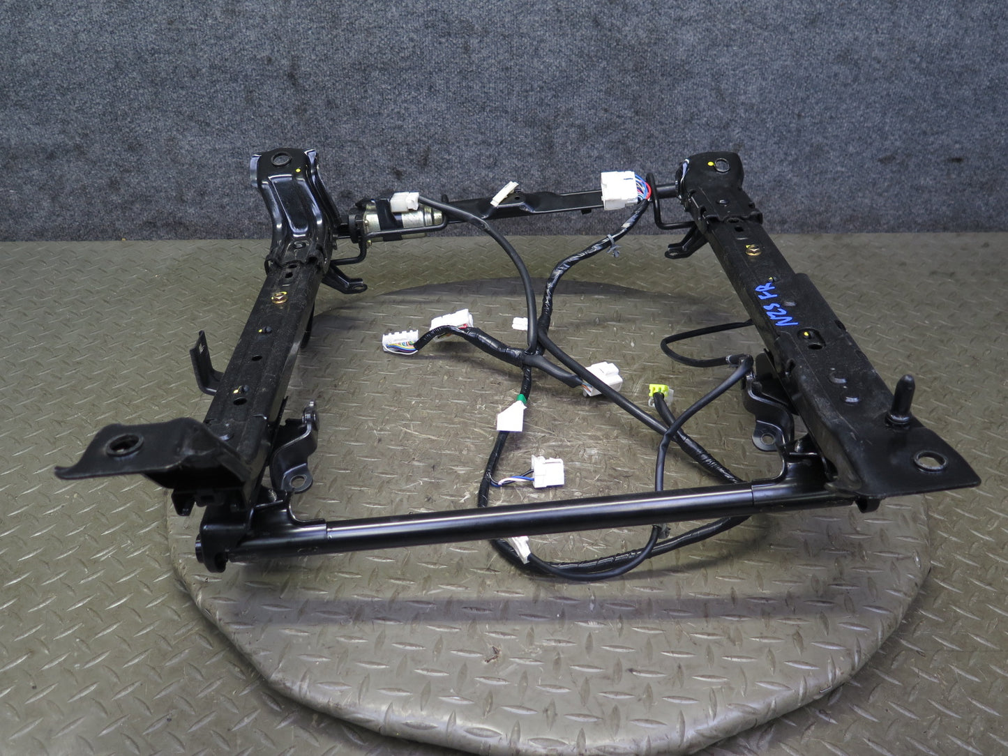 04-05 Nissan 350Z Z33 Convert Front Right Seat Lower Frame Track Rail Motor OEM