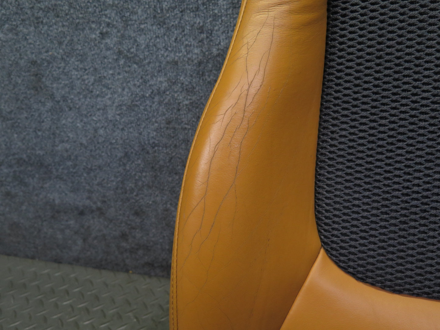 04-05 Nissan 350Z Z33 Convertible Front Right Seat Lower Leather Cushion OEM