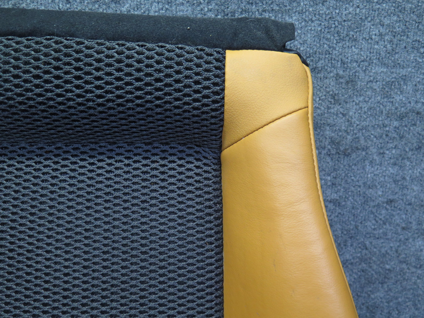 04-05 Nissan 350Z Z33 Convertible Front Right Seat Lower Leather Cushion OEM