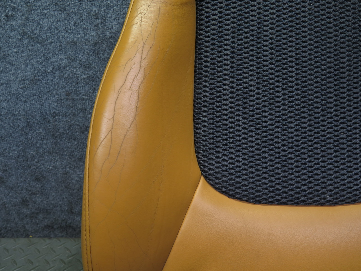 04-05 Nissan 350Z Z33 Convertible Front Right Seat Lower Leather Cushion OEM