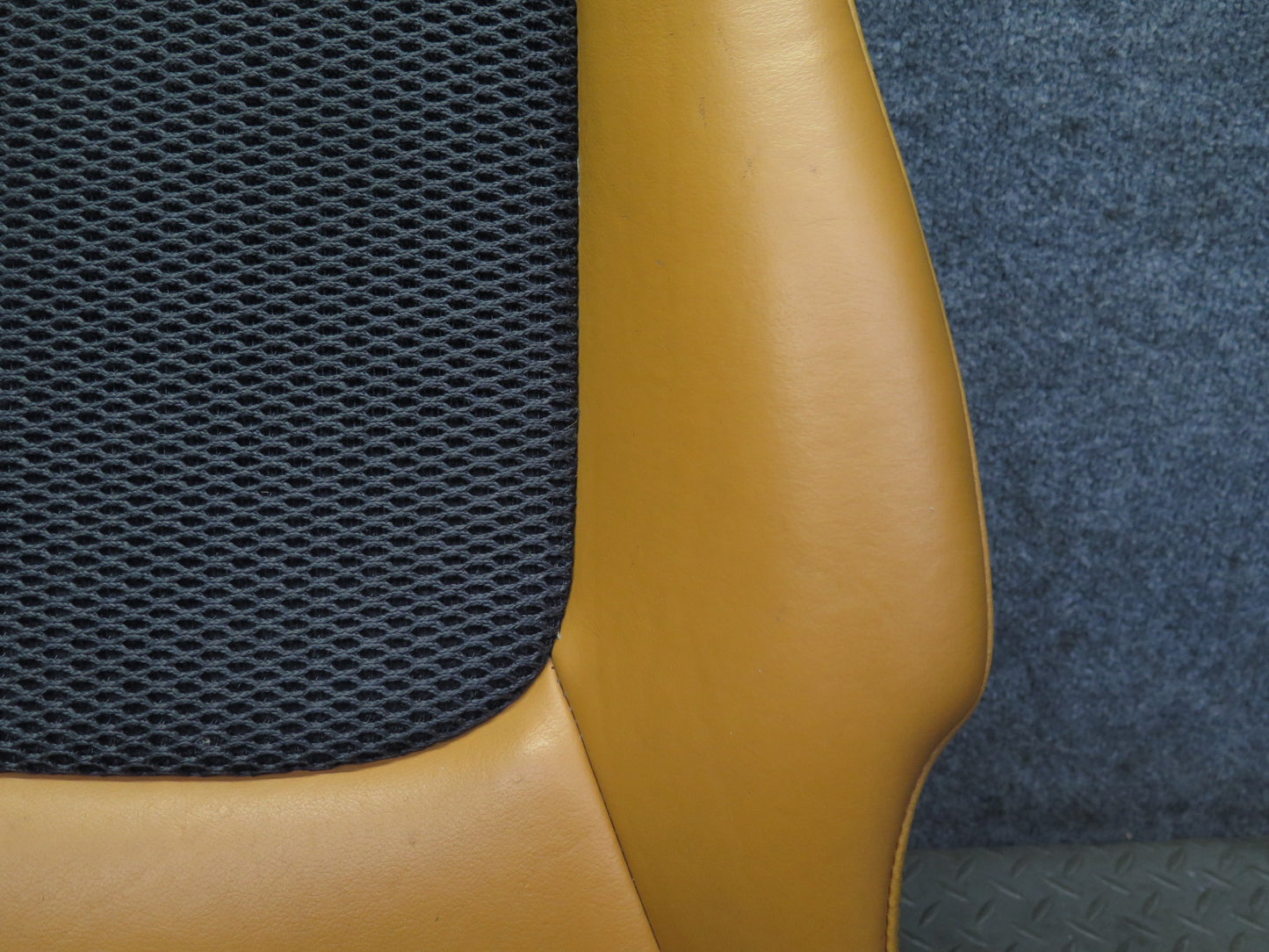 04-05 Nissan 350Z Z33 Convertible Front Right Seat Lower Leather Cushion OEM