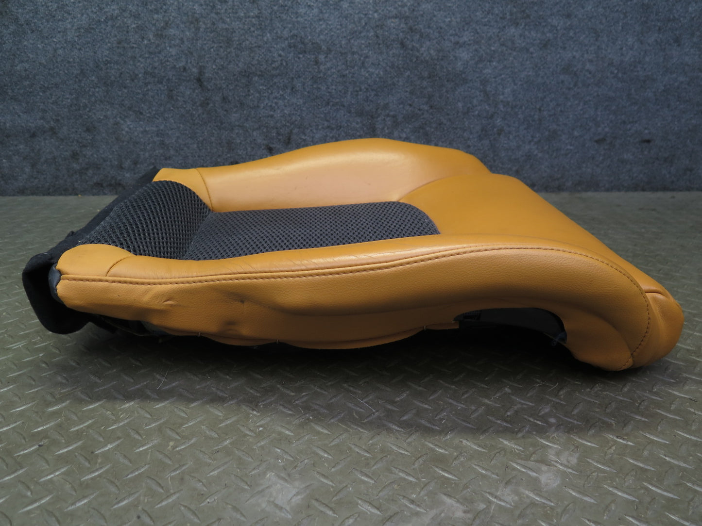 04-05 Nissan 350Z Z33 Convertible Front Right Seat Lower Leather Cushion OEM