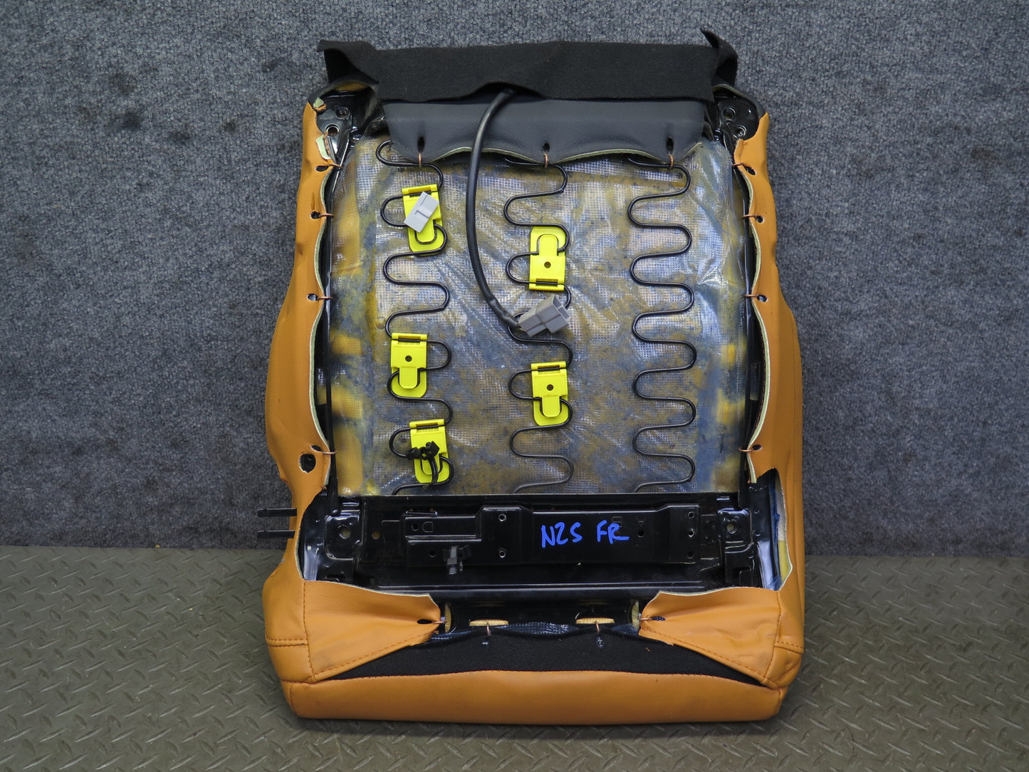 04-05 Nissan 350Z Z33 Convertible Front Right Seat Lower Leather Cushion OEM