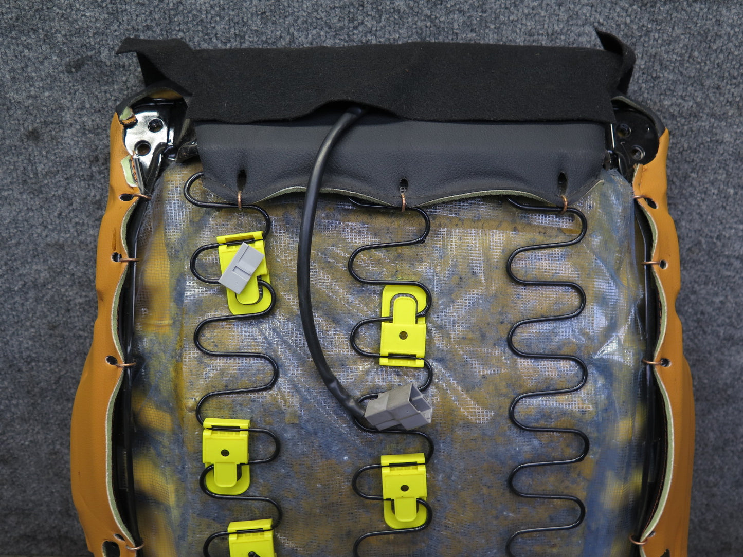 04-05 Nissan 350Z Z33 Convertible Front Right Seat Lower Leather Cushion OEM