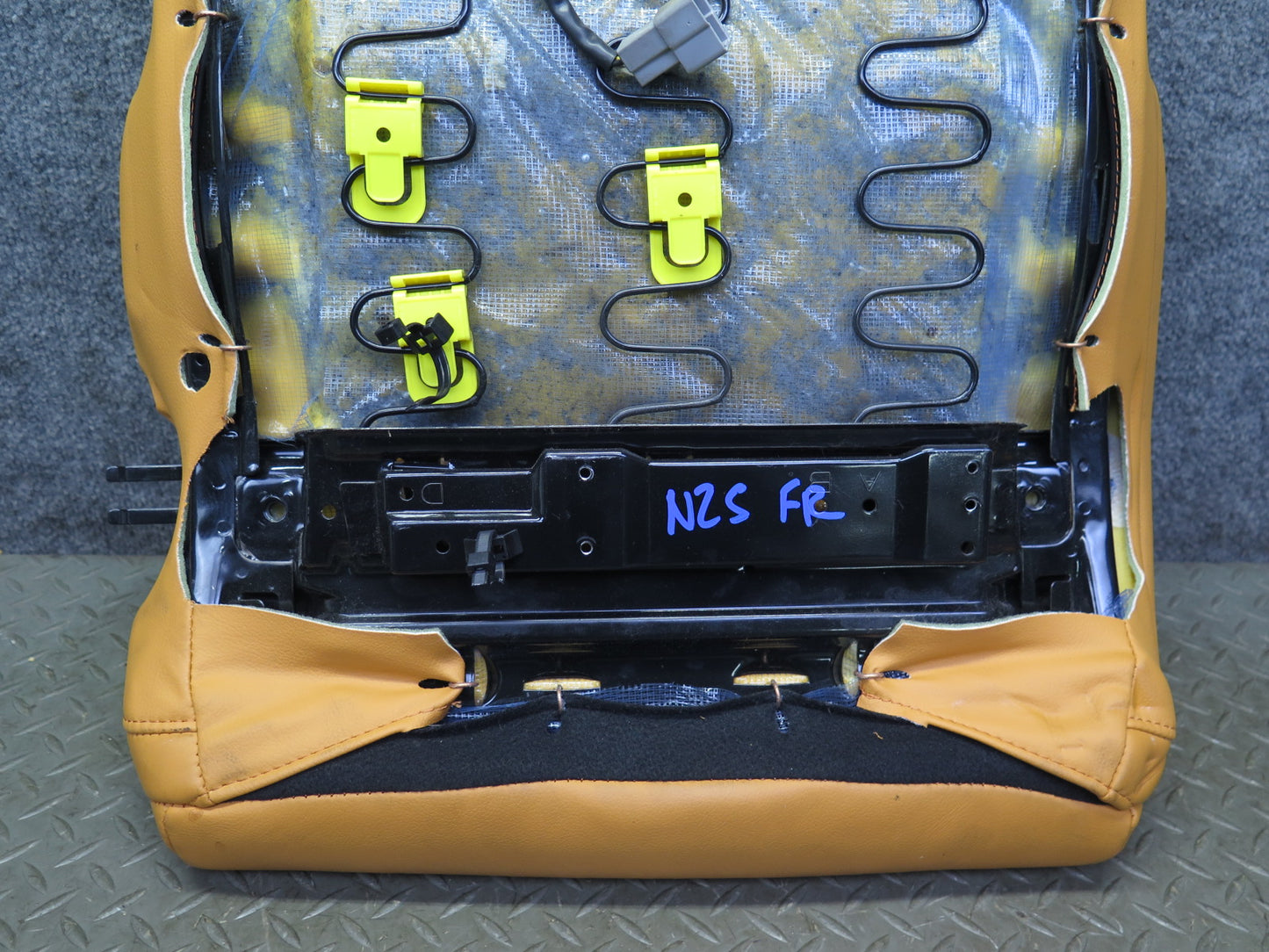 04-05 Nissan 350Z Z33 Convertible Front Right Seat Lower Leather Cushion OEM