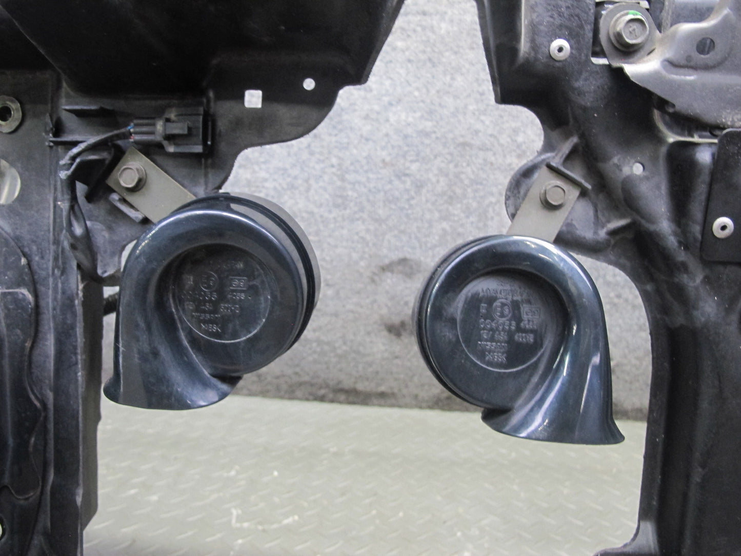 04-05 Nissan Z33 350Z Convertible Engine Radiator Core Support Panel w Horns OEM