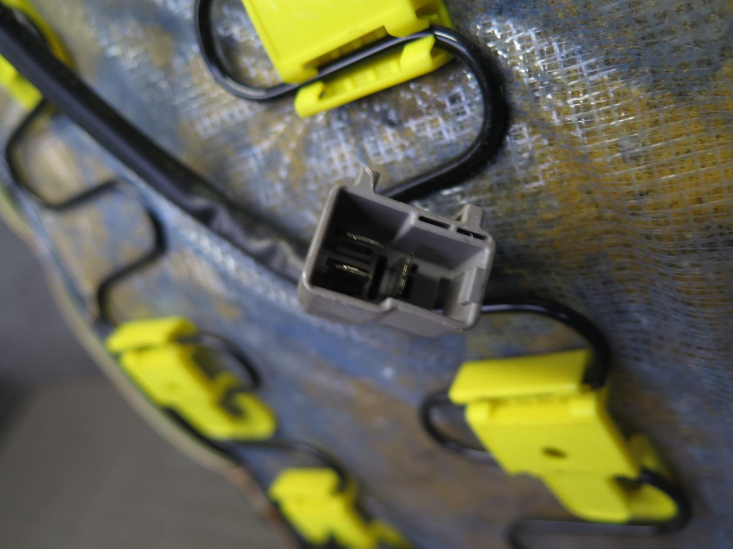 04-05 Nissan 350Z Z33 Convertible Front Right Seat Lower Leather Cushion OEM