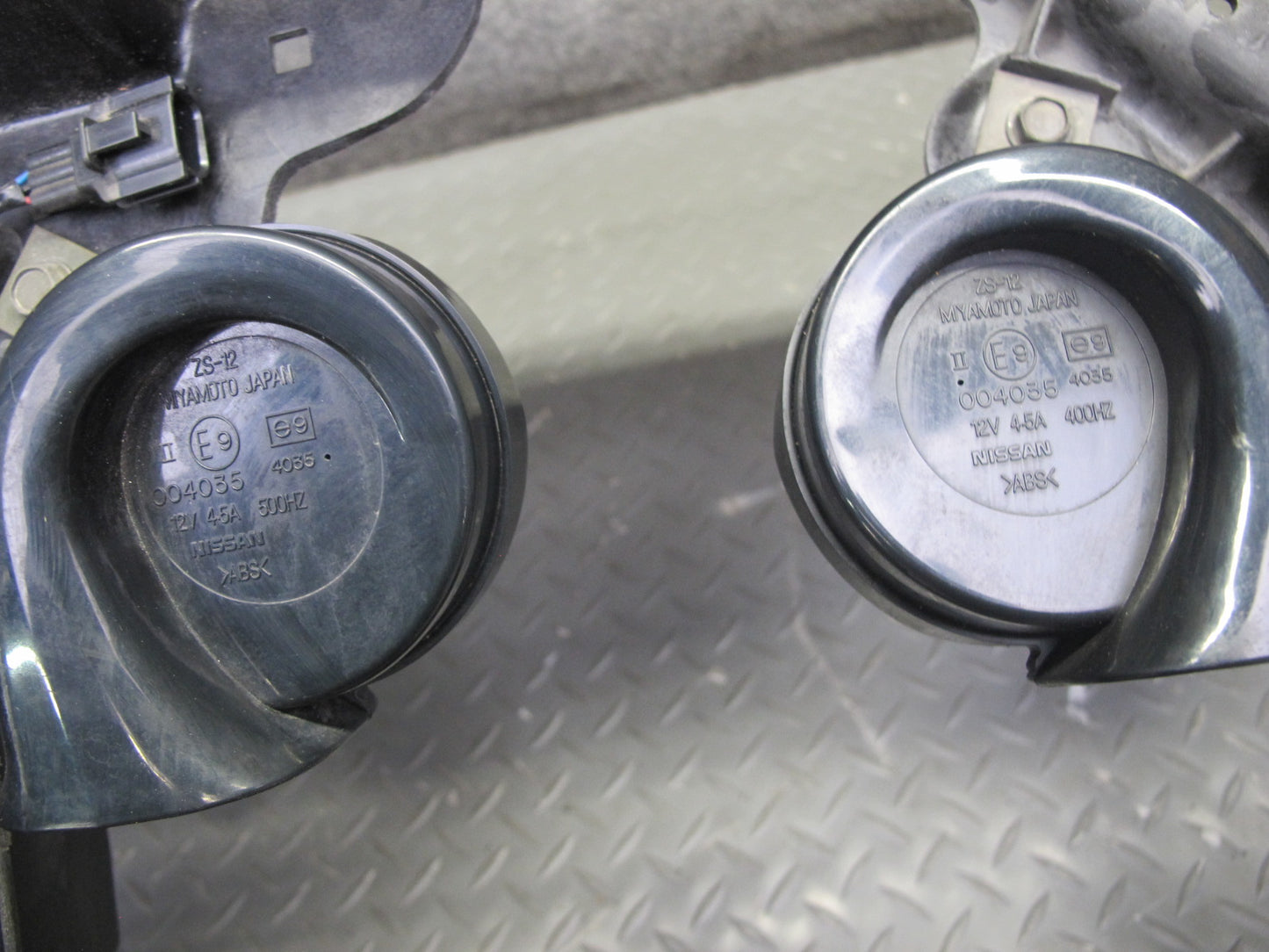 04-05 Nissan Z33 350Z Convertible Engine Radiator Core Support Panel w Horns OEM