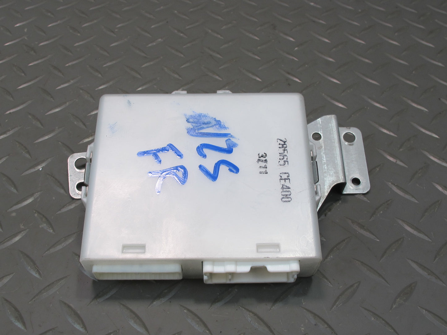 04-05 Nissan 350Z Z33 Convert Front Right Seat Control Module 28565-CE400 OEM