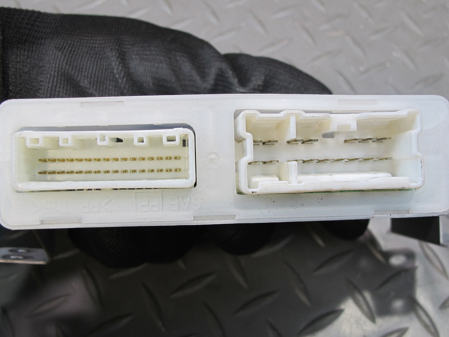 04-05 Nissan 350Z Z33 Convert Front Right Seat Control Module 28565-CE400 OEM