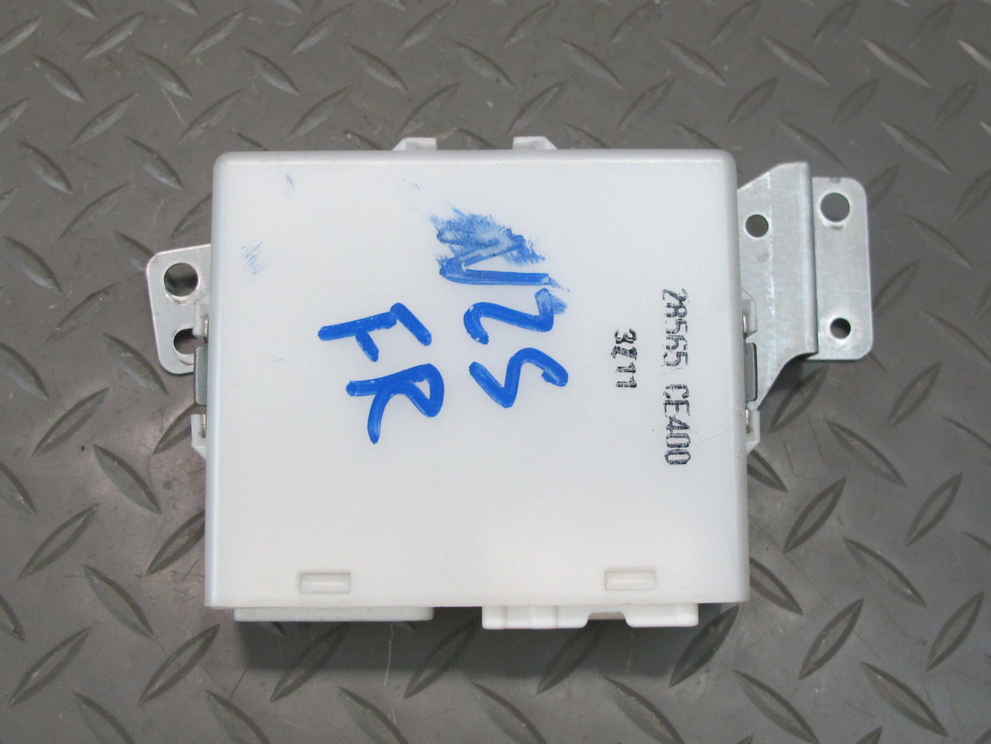 04-05 Nissan 350Z Z33 Convert Front Right Seat Control Module 28565-CE400 OEM