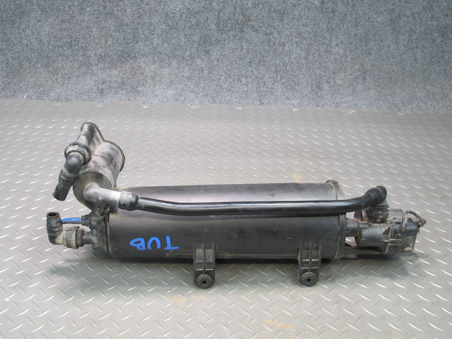 01-06 BMW E46 330CI M54 Fuel Evap Vapor Charcoal Canister w Leak Pump Assy OEM