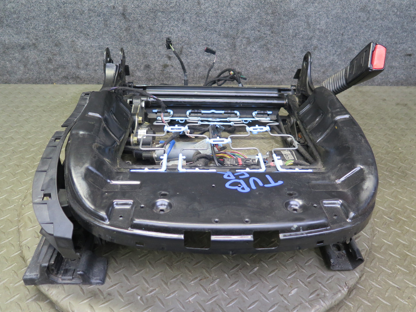 01-06 BMW E46 330ci Convert Front Right Seat Lower Frame Track Rail w Motor OEM