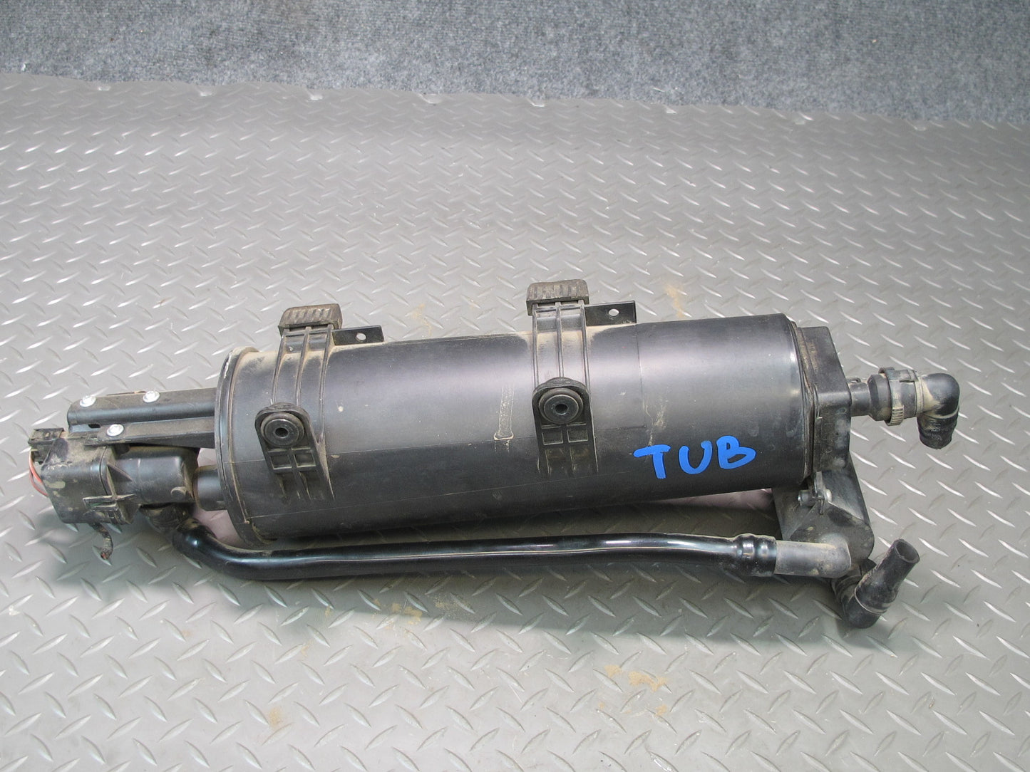 01-06 BMW E46 330CI M54 Fuel Evap Vapor Charcoal Canister w Leak Pump Assy OEM