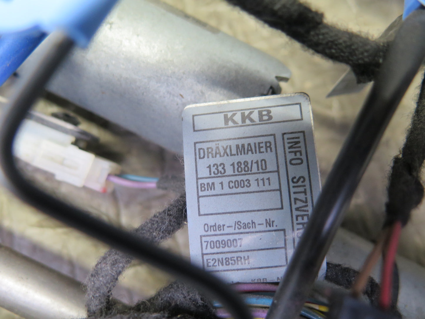 01-06 BMW E46 330ci Convert Front Right Seat Lower Frame Track Rail w Motor OEM