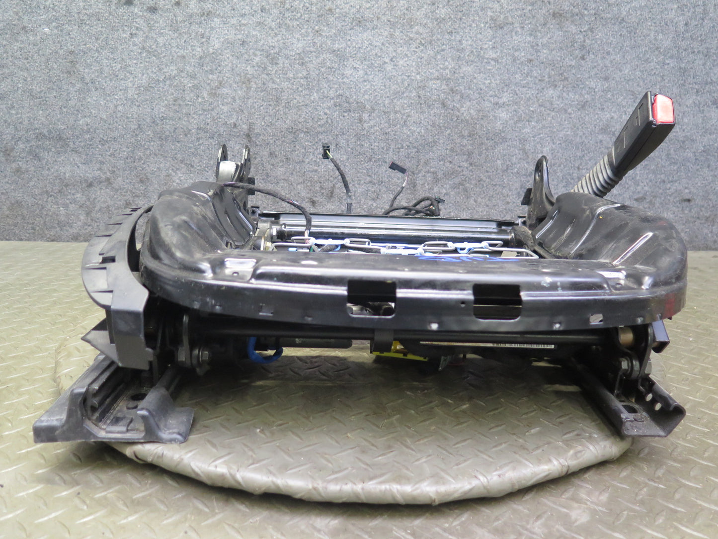 01-06 BMW E46 330ci Convert Front Right Seat Lower Frame Track Rail w Motor OEM