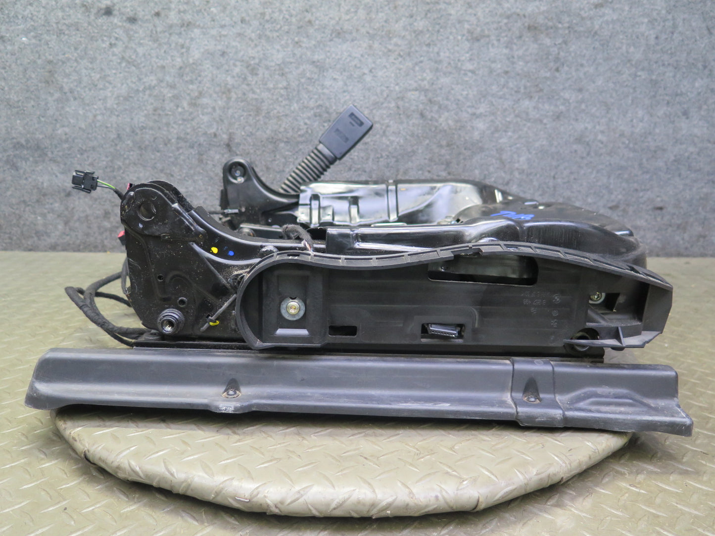 01-06 BMW E46 330ci Convert Front Right Seat Lower Frame Track Rail w Motor OEM