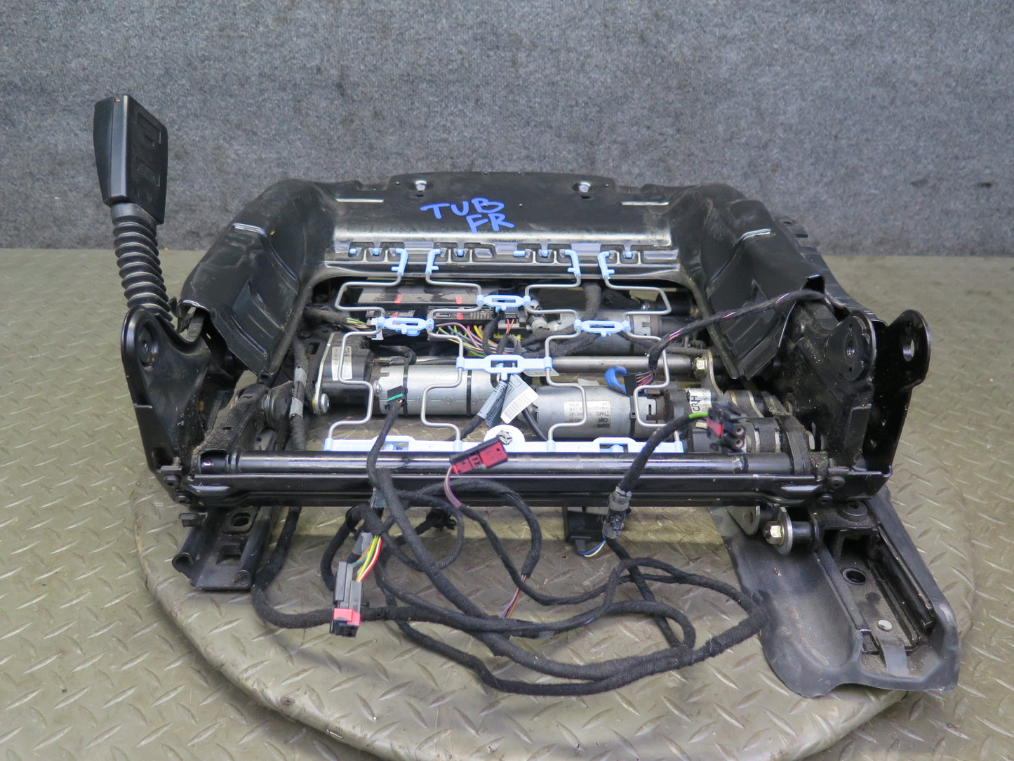 01-06 BMW E46 330ci Convert Front Right Seat Lower Frame Track Rail w Motor OEM