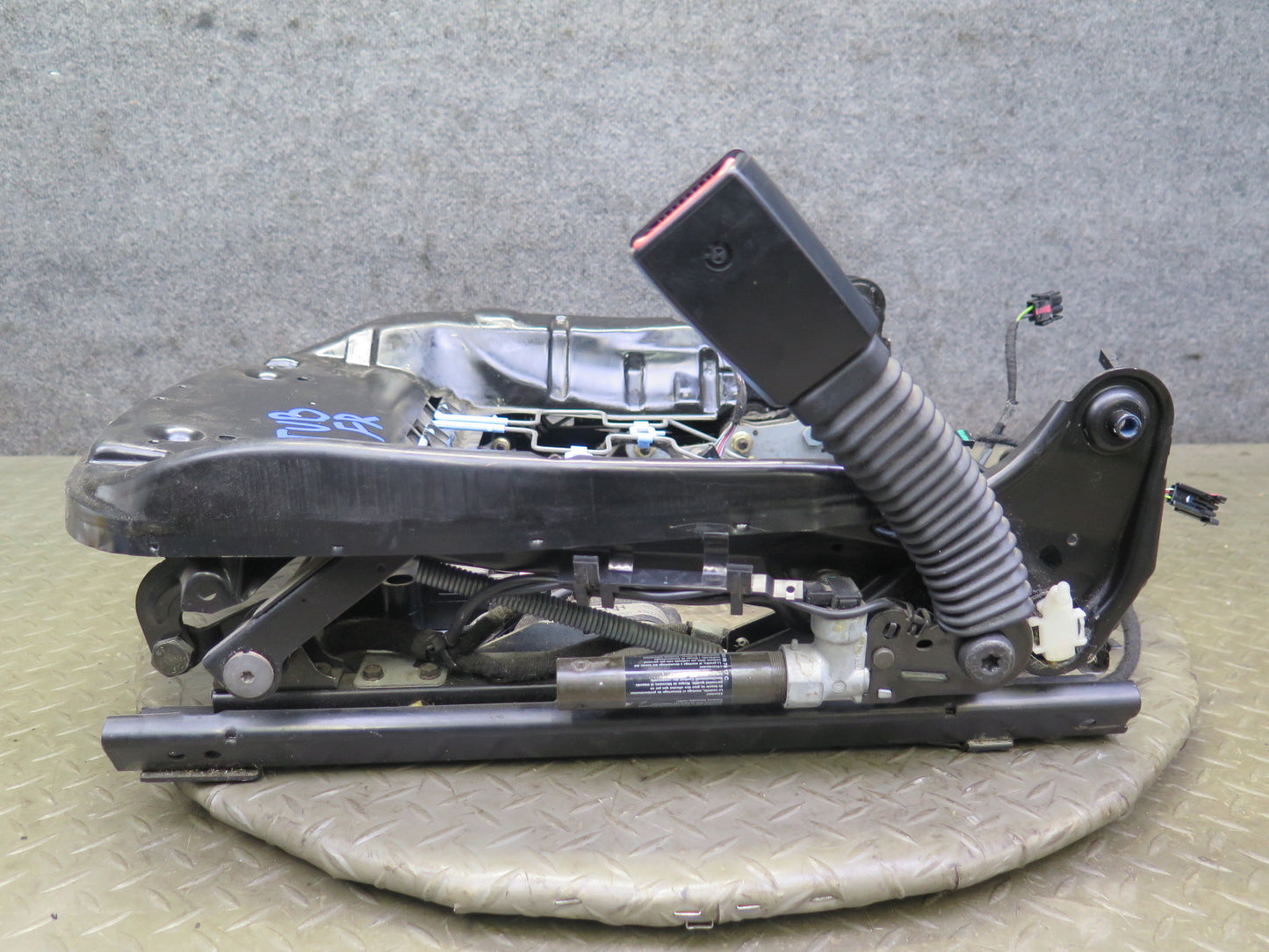 01-06 BMW E46 330ci Convert Front Right Seat Lower Frame Track Rail w Motor OEM