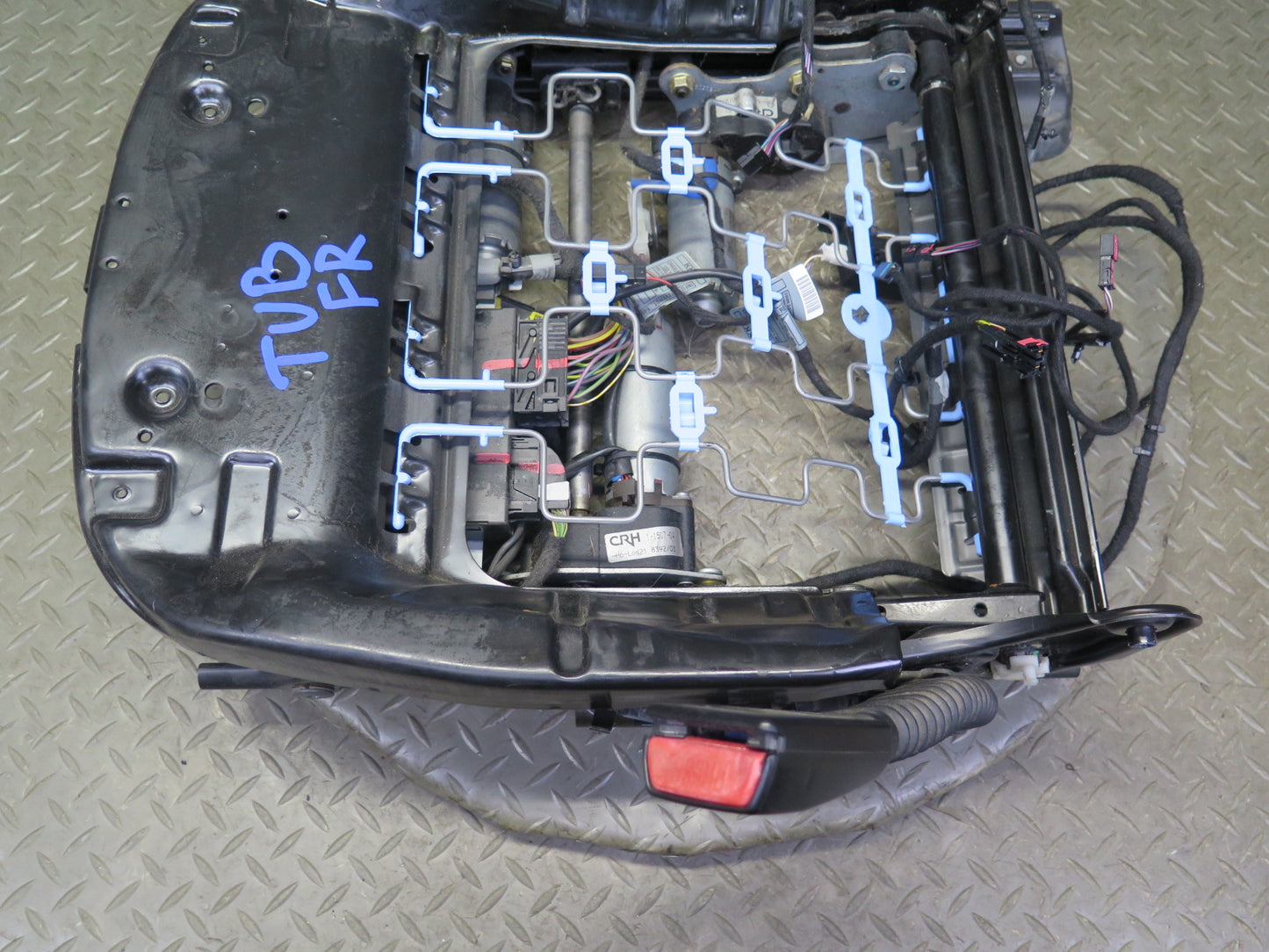 01-06 BMW E46 330ci Convert Front Right Seat Lower Frame Track Rail w Motor OEM