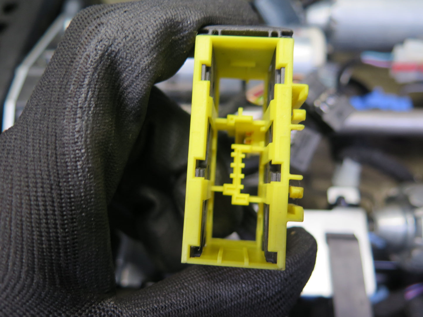 01-06 BMW E46 330ci Convert Front Right Seat Lower Frame Track Rail w Motor OEM