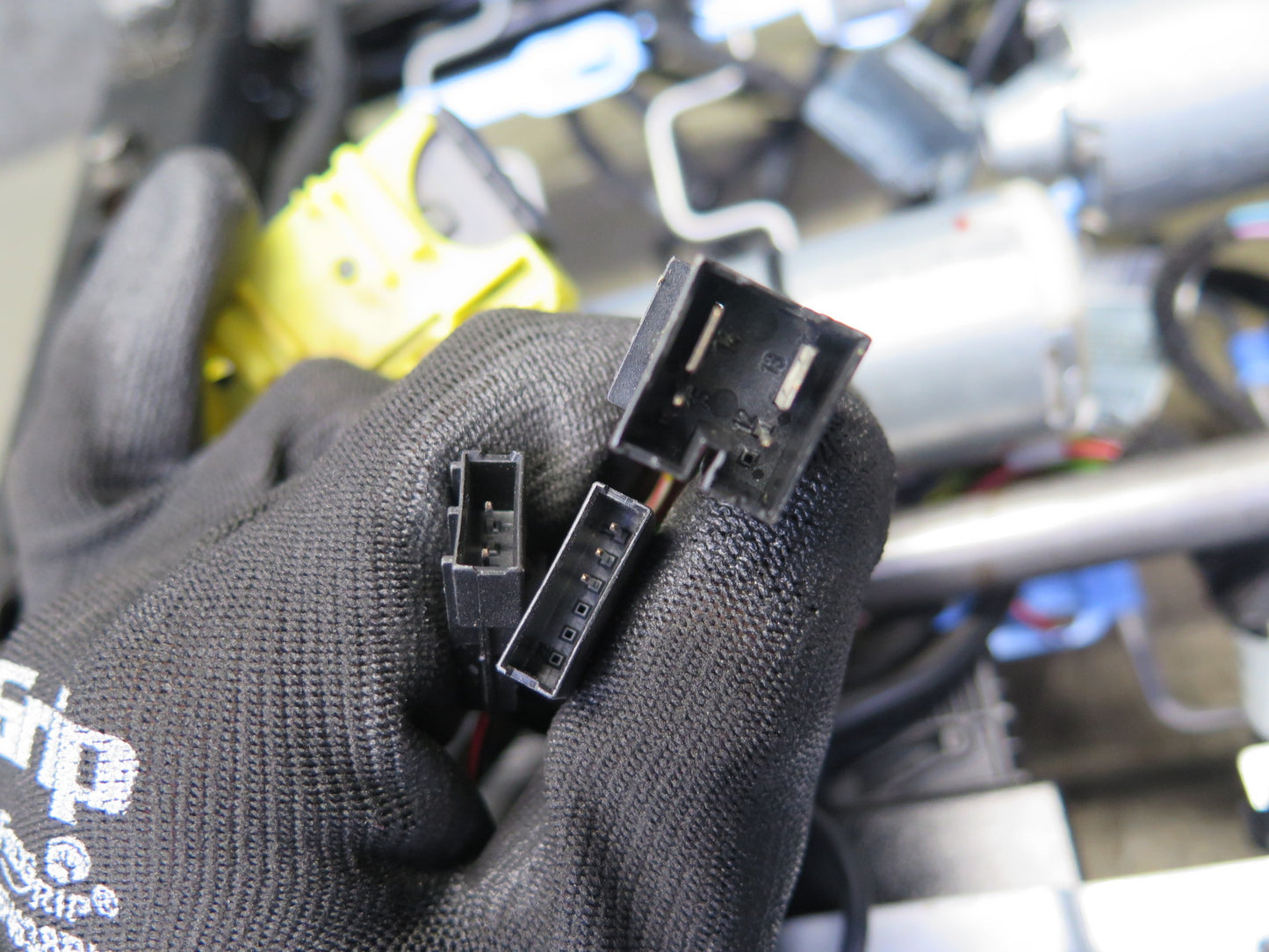 01-06 BMW E46 330ci Convert Front Right Seat Lower Frame Track Rail w Motor OEM