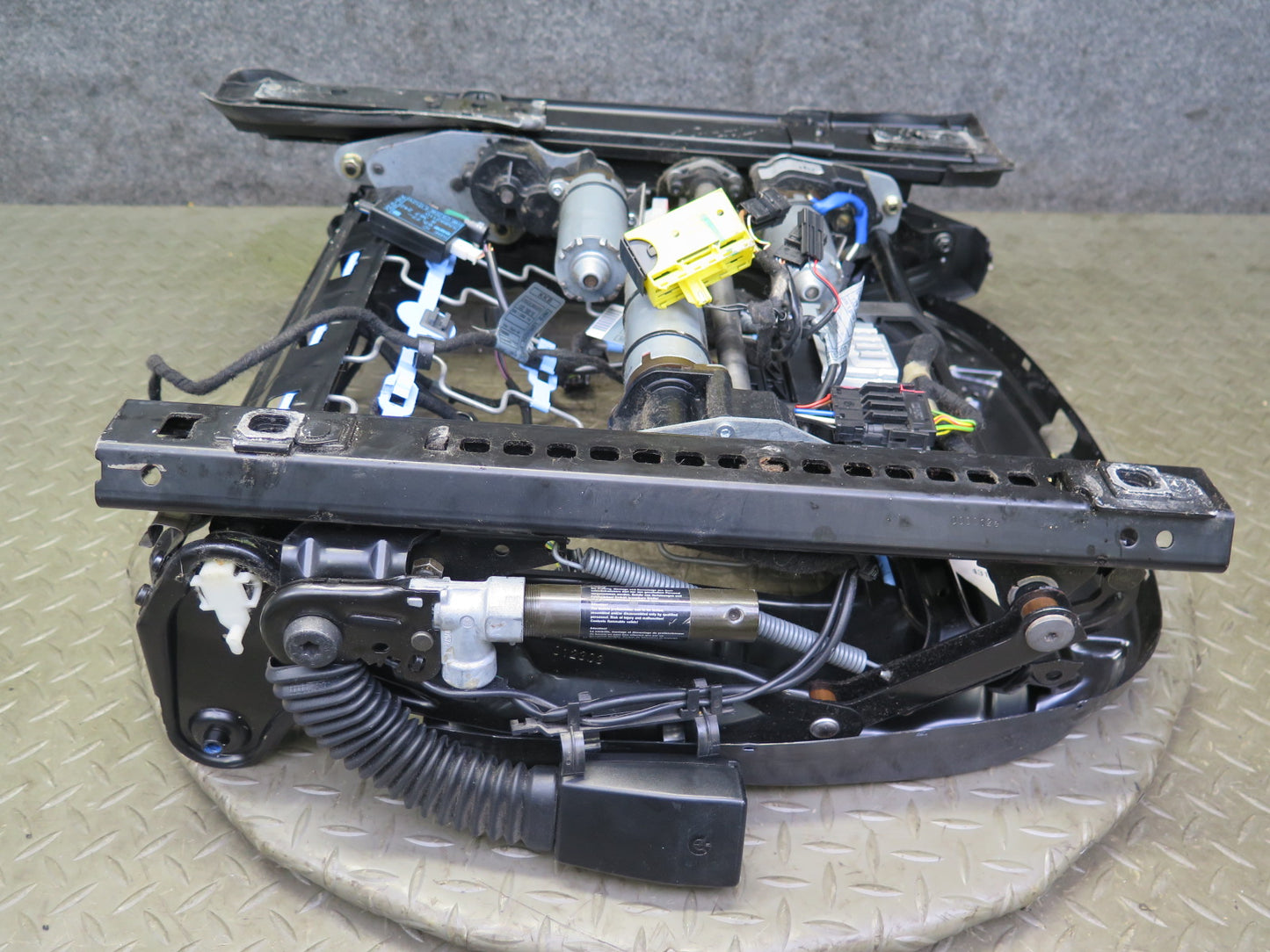 01-06 BMW E46 330ci Convert Front Right Seat Lower Frame Track Rail w Motor OEM