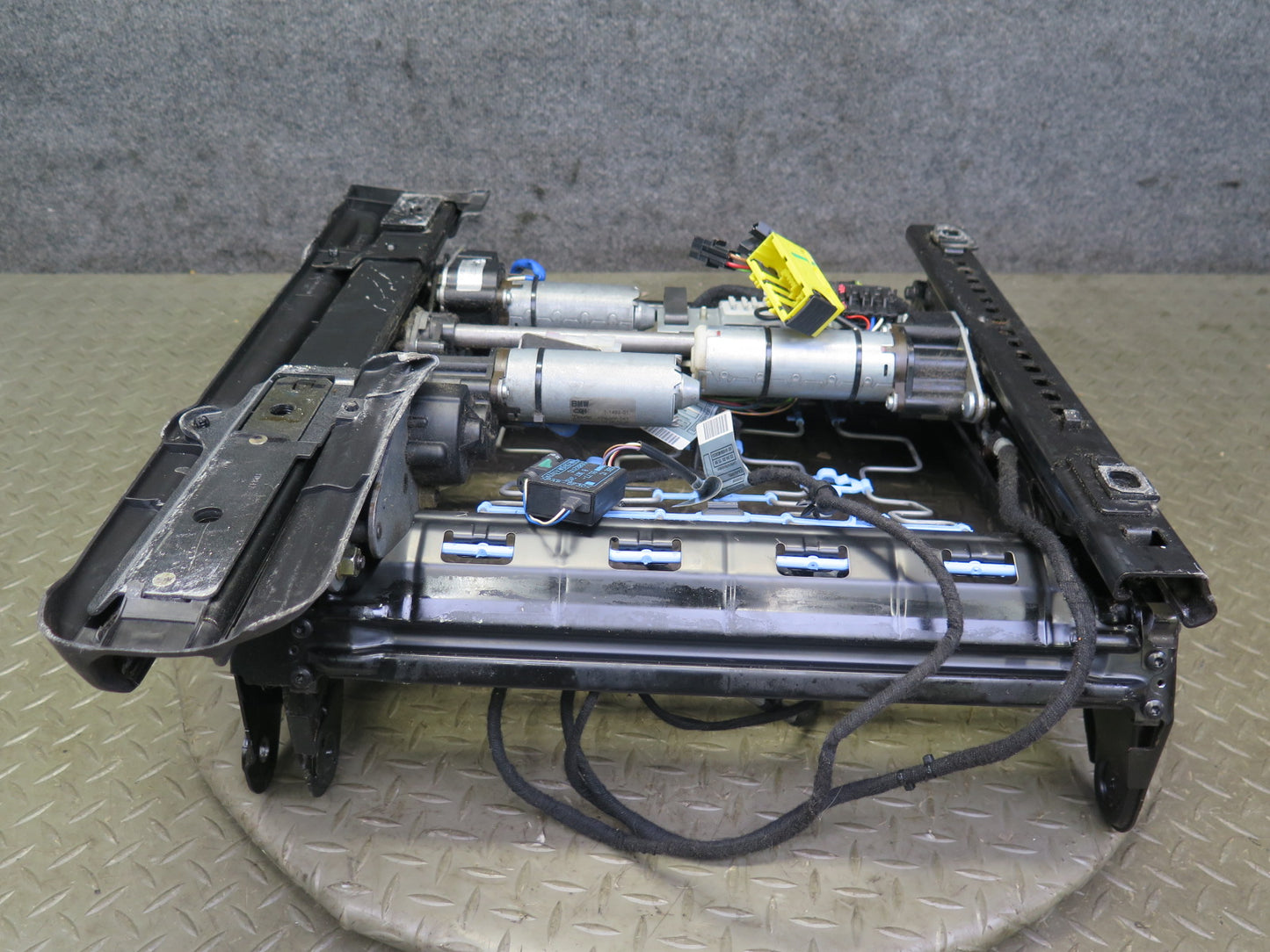 01-06 BMW E46 330ci Convert Front Right Seat Lower Frame Track Rail w Motor OEM