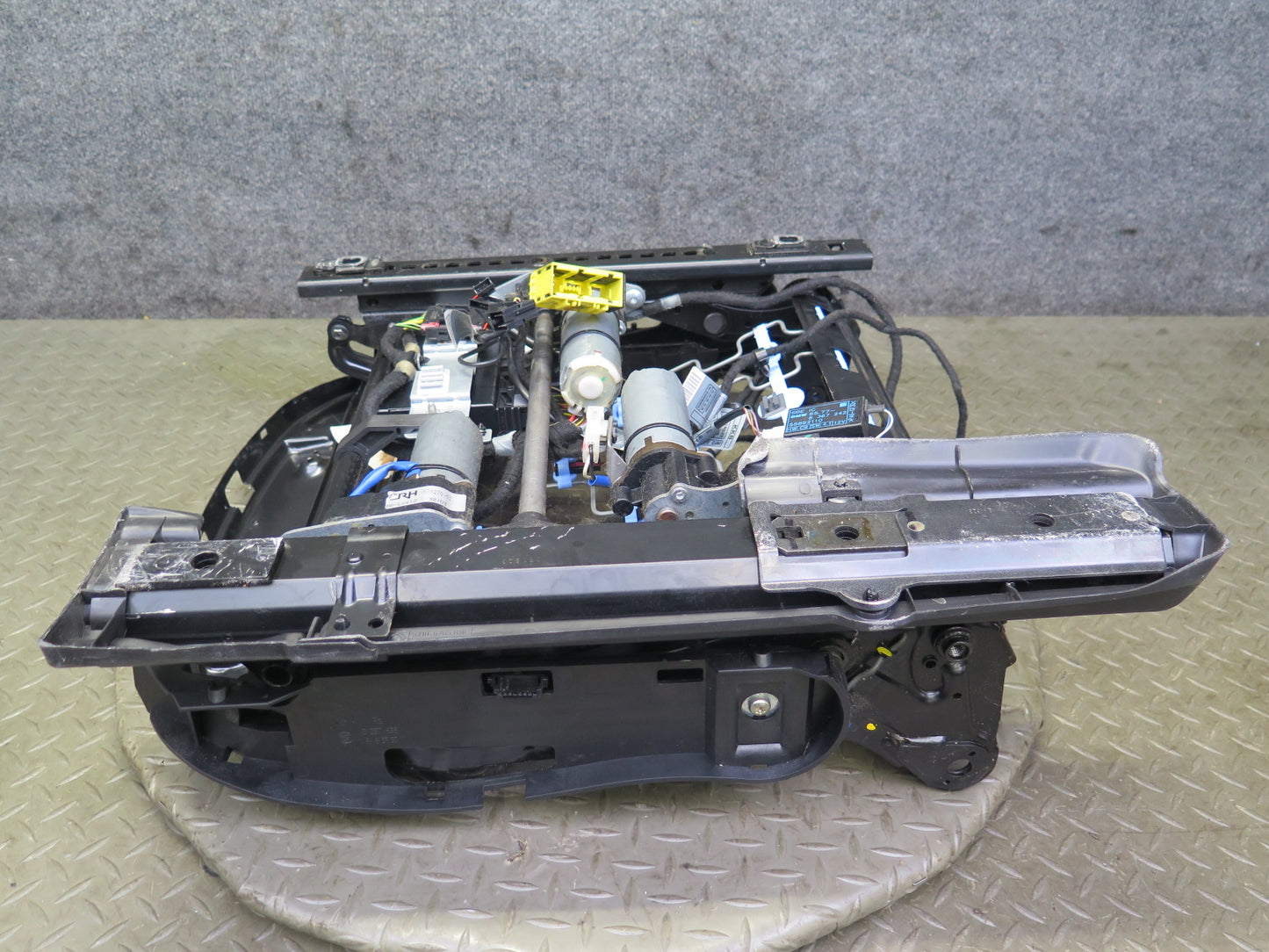 01-06 BMW E46 330ci Convert Front Right Seat Lower Frame Track Rail w Motor OEM