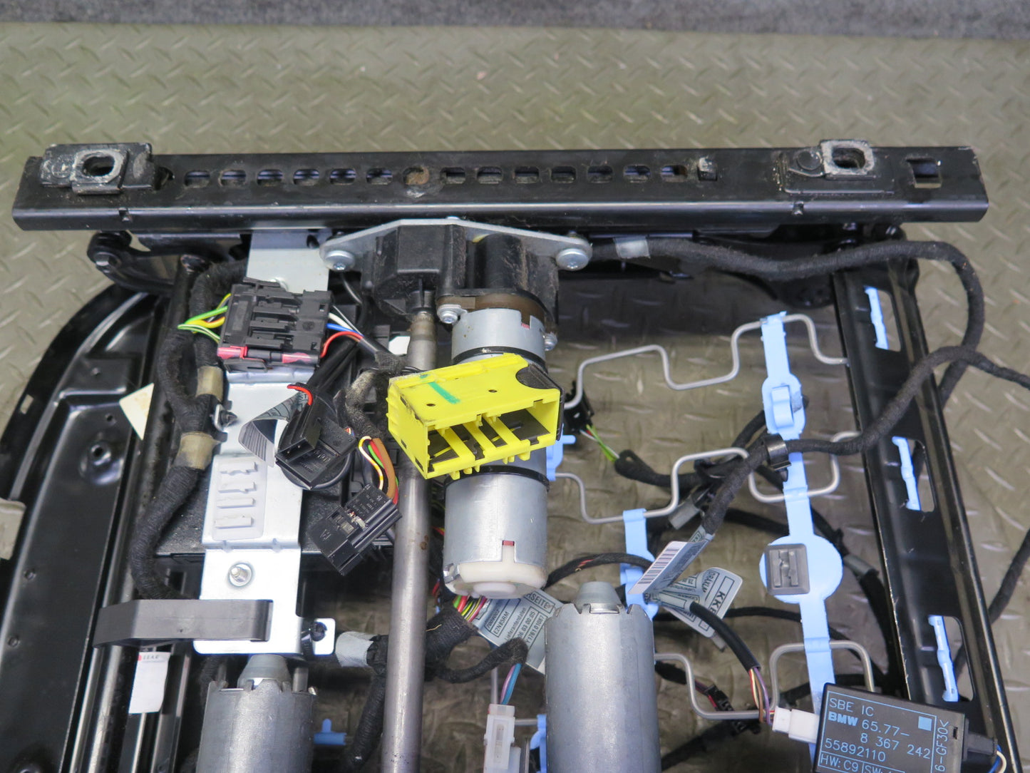 01-06 BMW E46 330ci Convert Front Right Seat Lower Frame Track Rail w Motor OEM