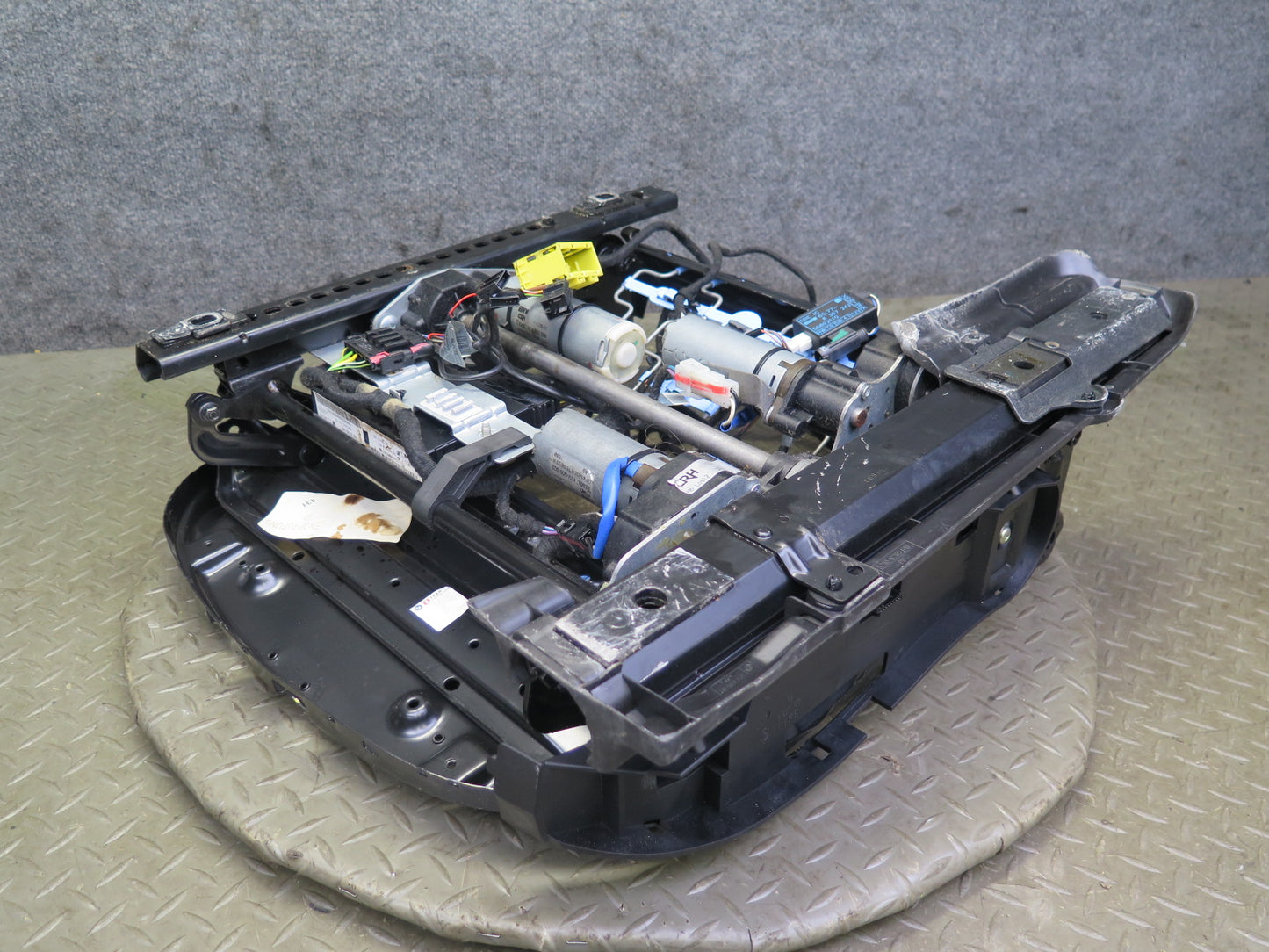 01-06 BMW E46 330ci Convert Front Right Seat Lower Frame Track Rail w Motor OEM