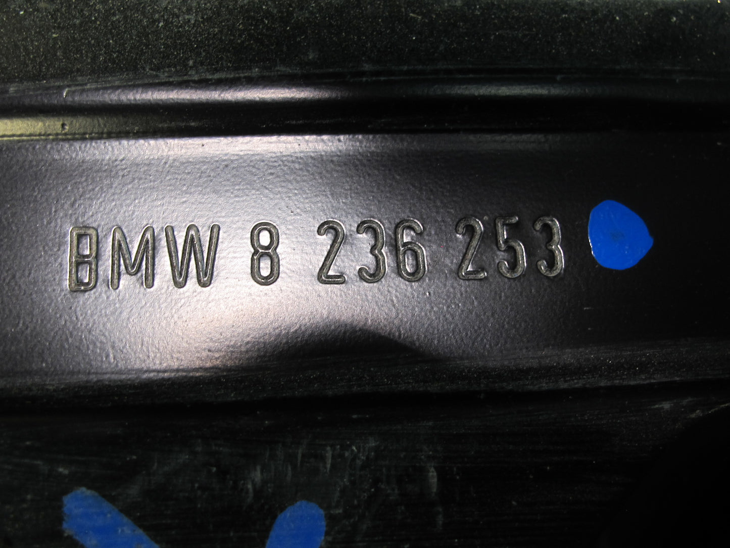 01-06 BMW E46 330ci Convertible Battery Tray Vibration Absorber Bracket Assy OEM