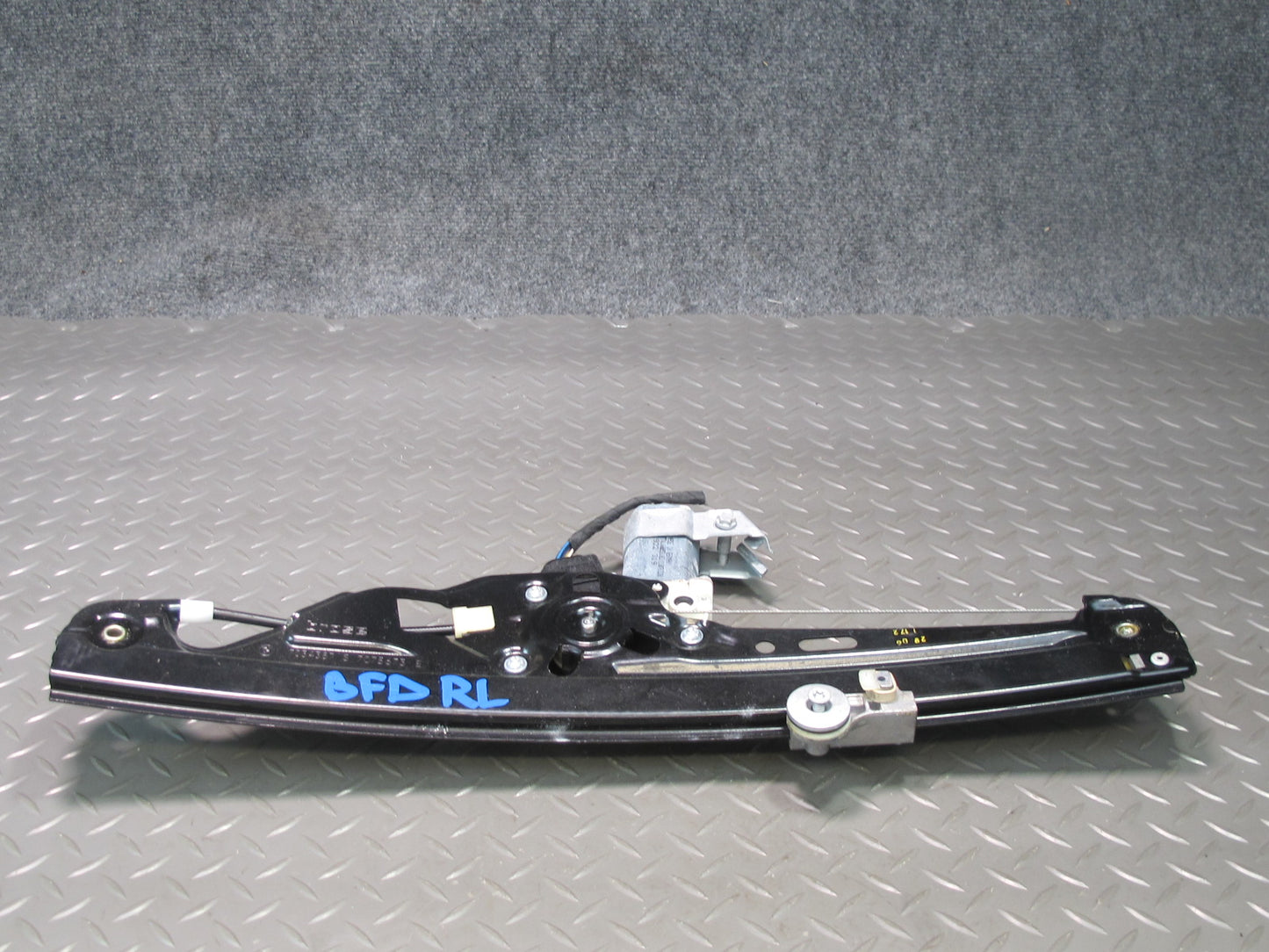 2006-2010 BMW E60 E61 M5 530i Rear Left Door Window Regulator w Motor 7034387