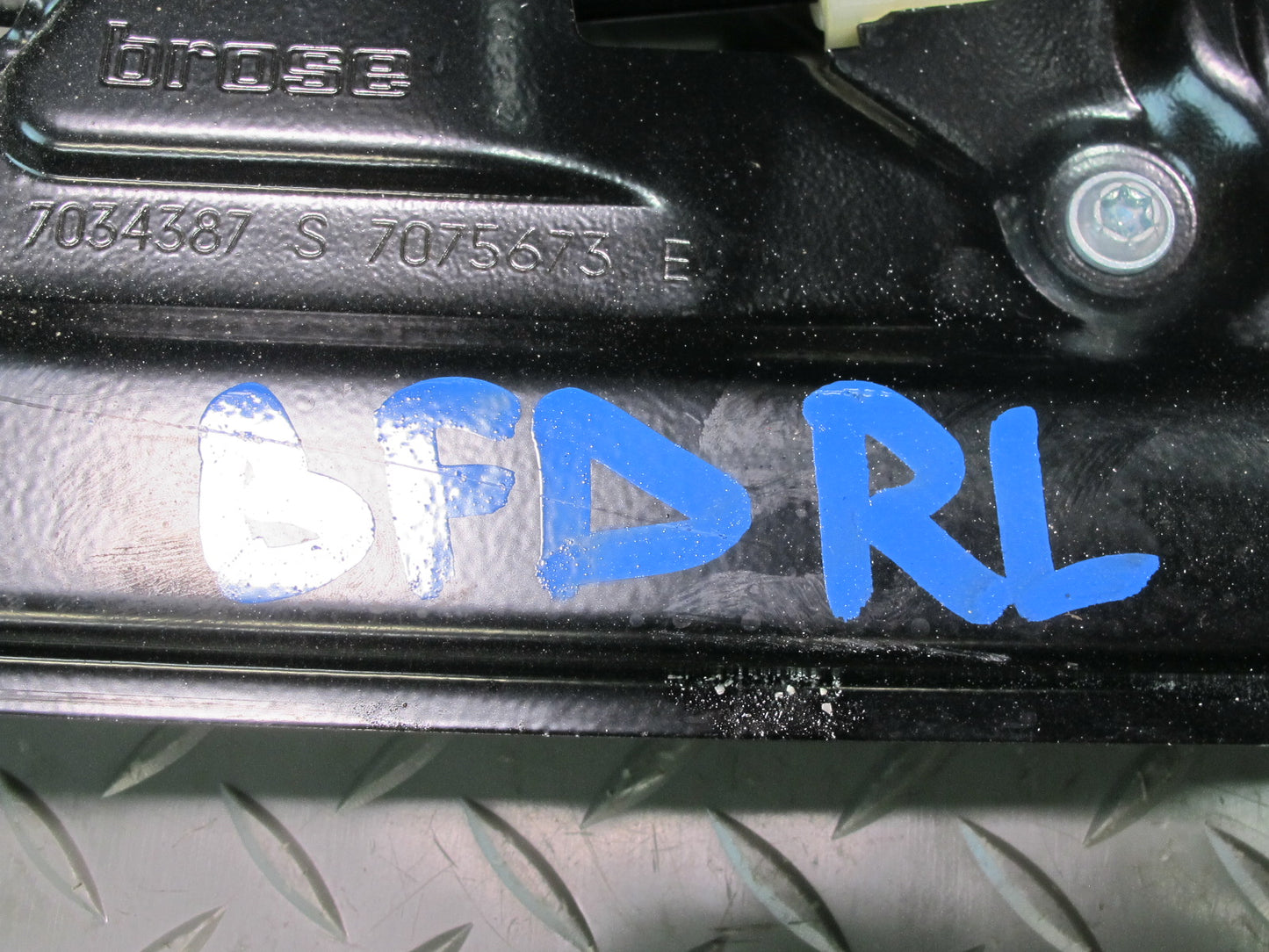 2006-2010 BMW E60 E61 M5 530i Rear Left Door Window Regulator w Motor 7034387