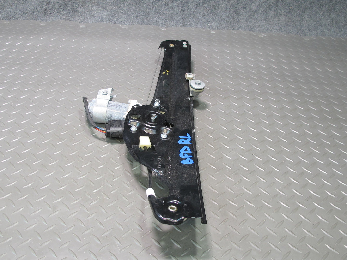 2006-2010 BMW E60 E61 M5 530i Rear Left Door Window Regulator w Motor 7034387