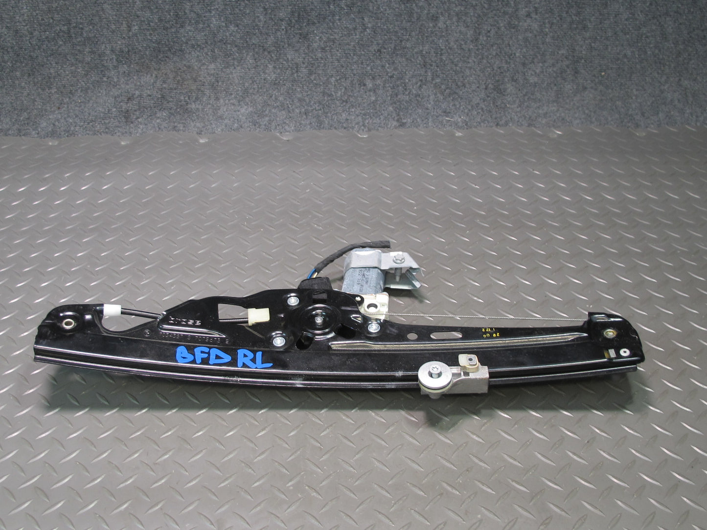 2006-2010 BMW E60 E61 M5 530i Rear Left Door Window Regulator w Motor 7034387