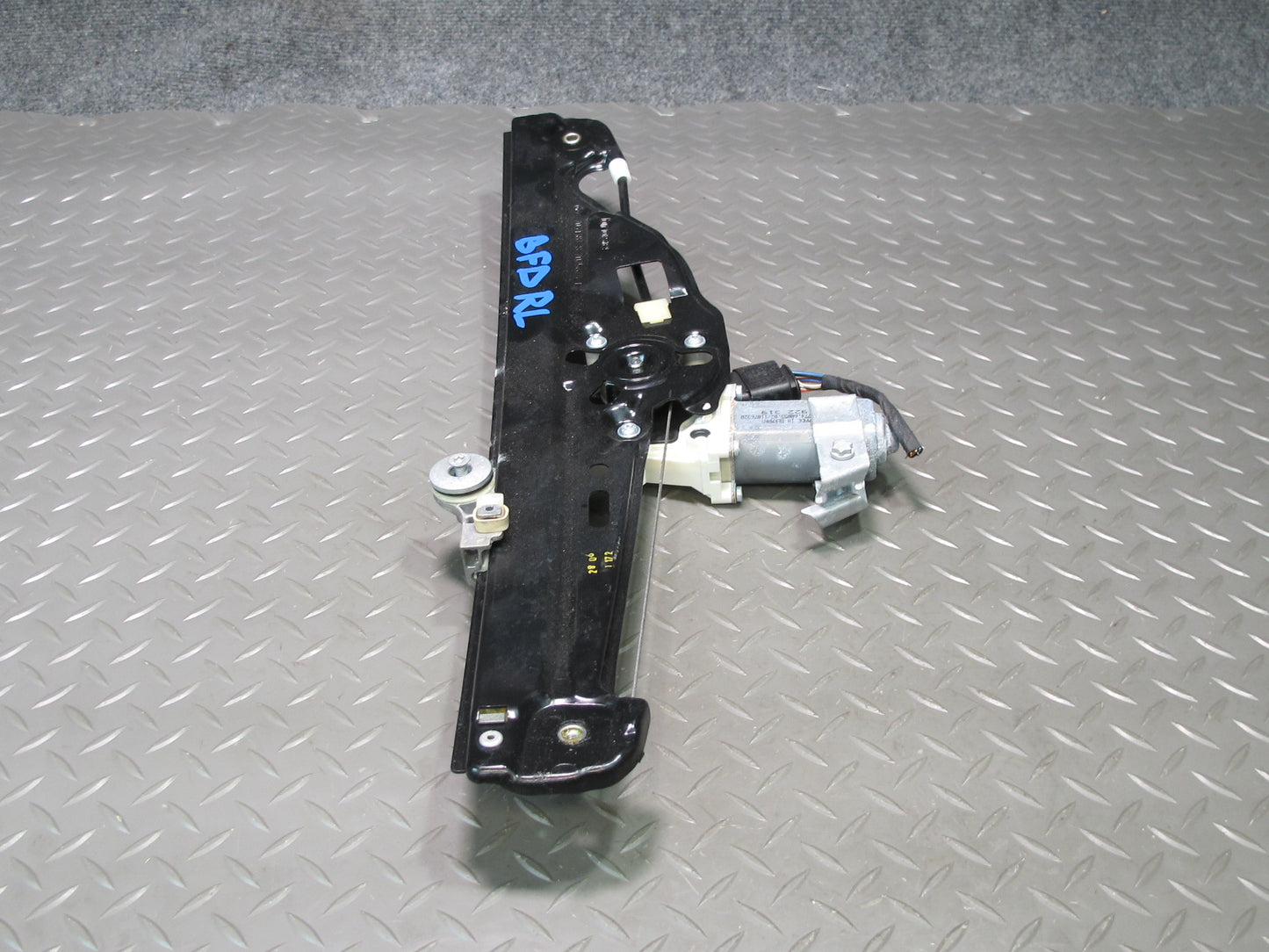 2006-2010 BMW E60 E61 M5 530i Rear Left Door Window Regulator w Motor 7034387