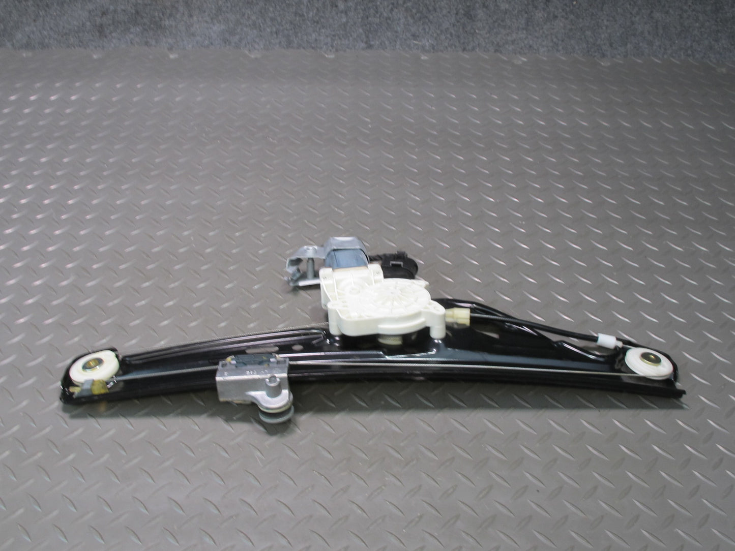2006-2010 BMW E60 E61 M5 530i Rear Left Door Window Regulator w Motor 7034387