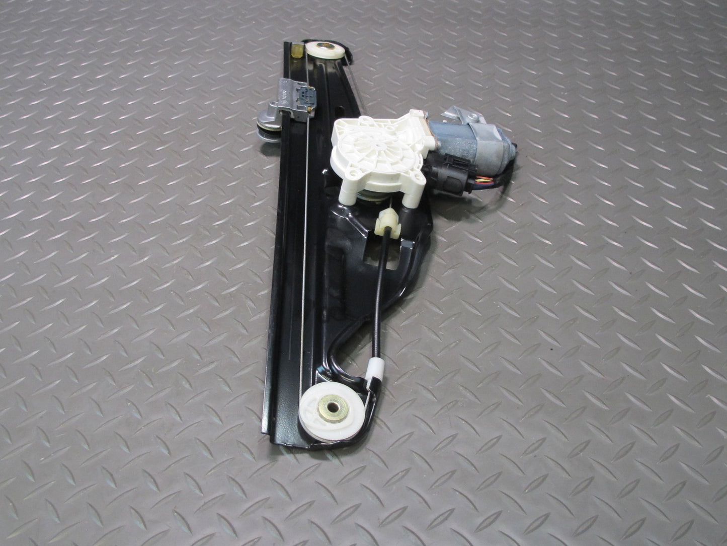 2006-2010 BMW E60 E61 M5 530i Rear Left Door Window Regulator w Motor 7034387