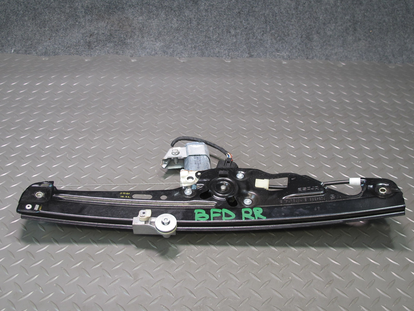 2006-2010 BMW E60 E61 M5 530i Rear Right Door Window Regulator w Motor 7075674