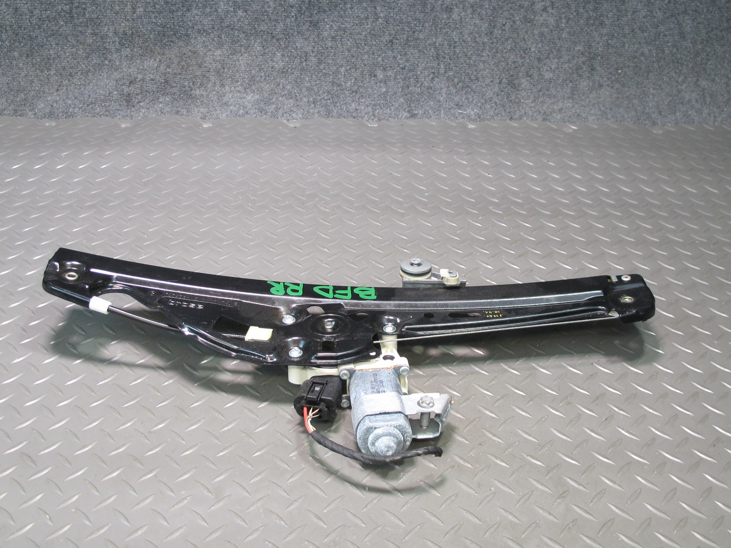 2006-2010 BMW E60 E61 M5 530i Rear Right Door Window Regulator w Motor 7075674