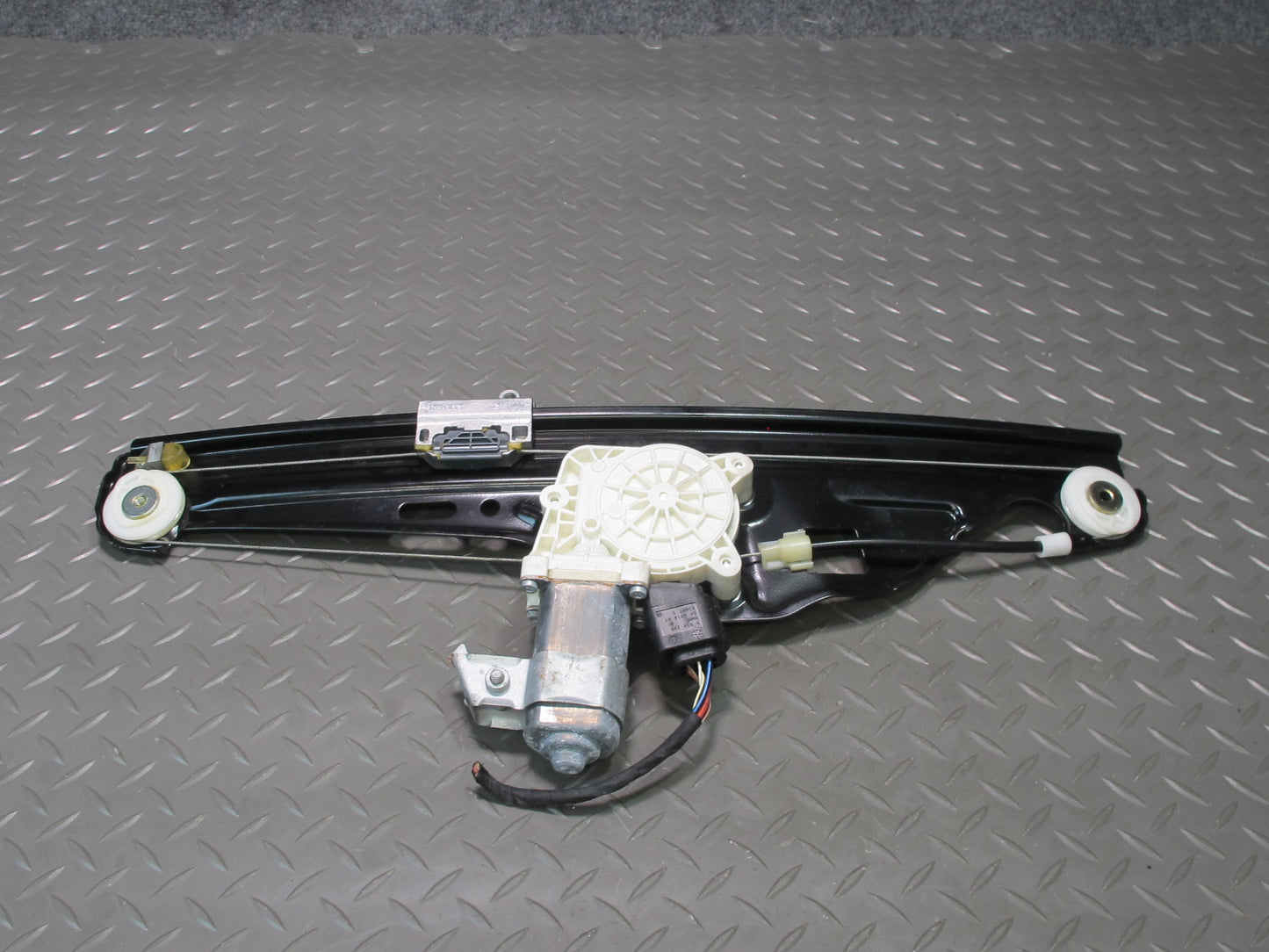 2006-2010 BMW E60 E61 M5 530i Rear Right Door Window Regulator w Motor 7075674