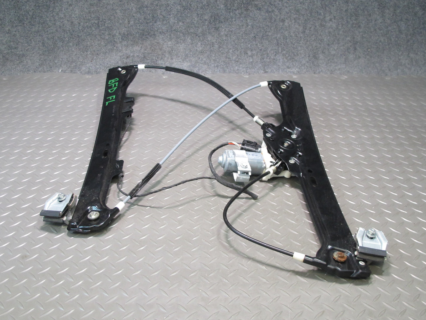 2006-2010 BMW E60 E61 M5 530i Front Left Door Window Regulator w Motor 7075667